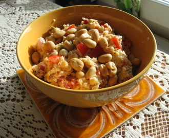 Couscous-, feta- ja pähkinäsalaatti