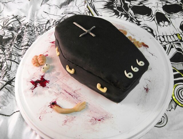 Coffin Cake (ei sisällä ruumista)