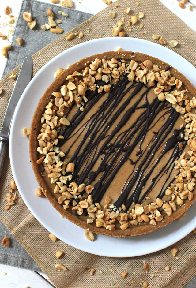 Peanut butter & snickers pie