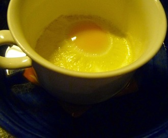Oeufs en cocotte- kananmunia teekupissa