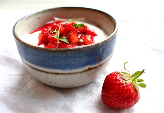 Kesän parhaat mansikat: timjamimansikat kreikkalaisella jogurtilla