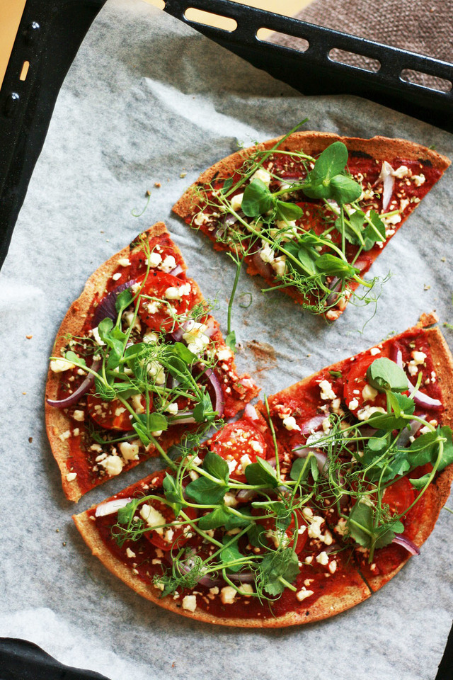 Helppo pizzapohja kvinoasta (gluteeniton, vegaaninen)