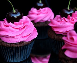 Kirsikka-suklaa cupcakes