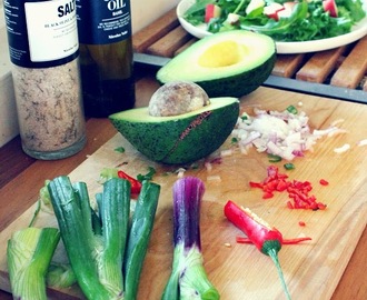 Raikas avokadosalaatti / Fresh avocado salad