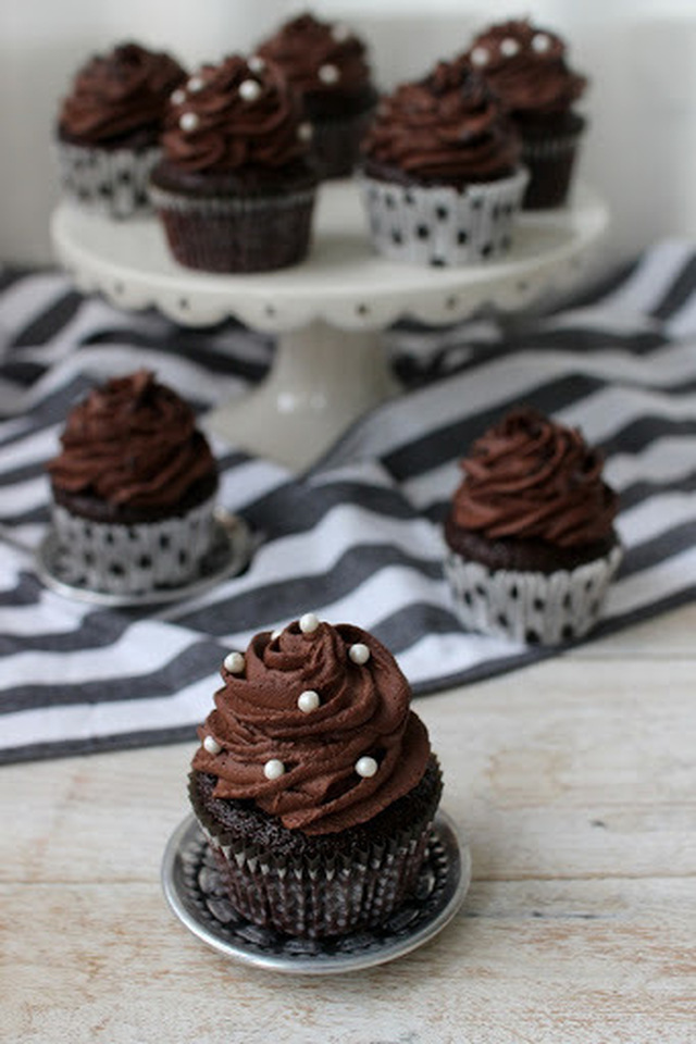 Classic chocolate cupcakes