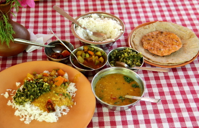 Intialaista ja muuta ruokaa Goan rannalla