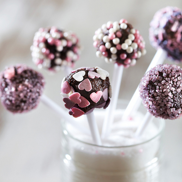 Perunaleivostikkarit (Cake pops)