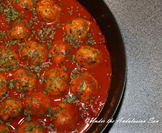 Albondigas en salsa de tomato - espanjalaiset lihapullat