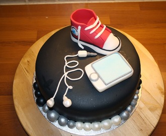 Converse ja Iphone kakku