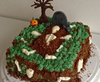 Halloween-juhlien kakku, eli "Skeletonin hauta"