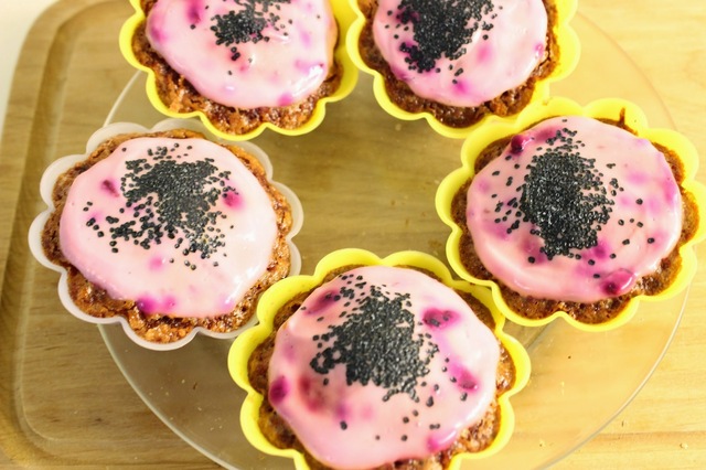 Roosanauhapäivän vaaleanpunaiset muffinssit