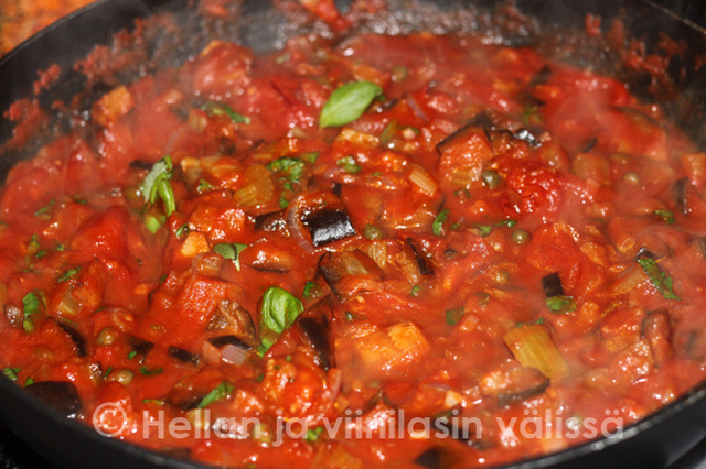 Pannullinen kasviksia Sisiliasta - Caponata