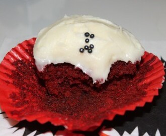 Leivontahaaste nro 5: Red Velvet Cupcakes ”punaiset kuppikakut”
