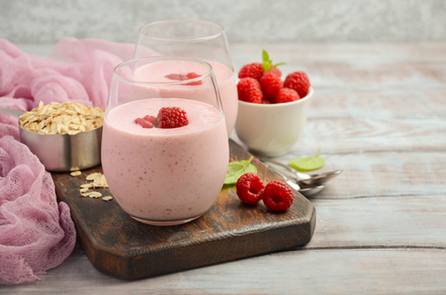 Raspberry oats smoothie