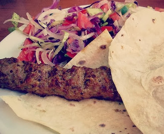 Turkkilaista ruokaa: Adana kebabı