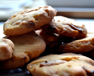 Valkosuklaa-Cashew Cookies