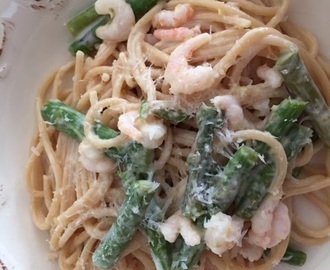 Pasta al limoni con gamberetti e asparagi