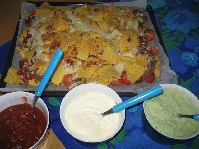 peli-illan nachot ja guacamole