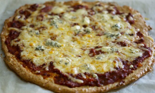 Paleo-pizza kukkakaalicouscousista