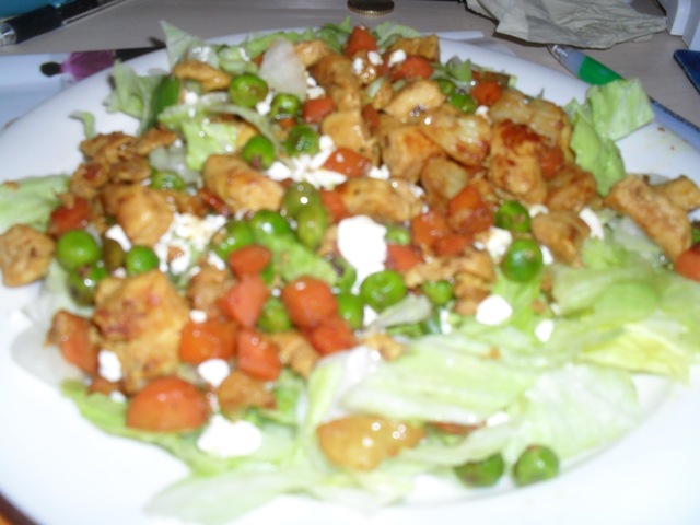 kana-vihannes salaatti