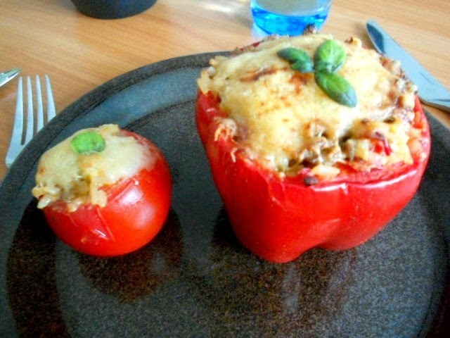 Täytetyt paprikat ja tomaatit
