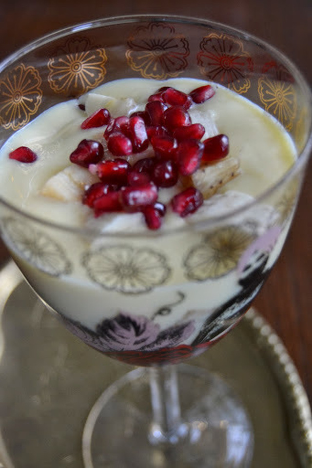 Hedelmiä vaniljakiisselissä intialaisittain - Mixed fruit custard