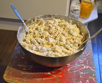 Hedelmäinen broileri-pastasalaatti