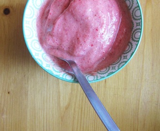 Pikapika strawberry frozen yogurt