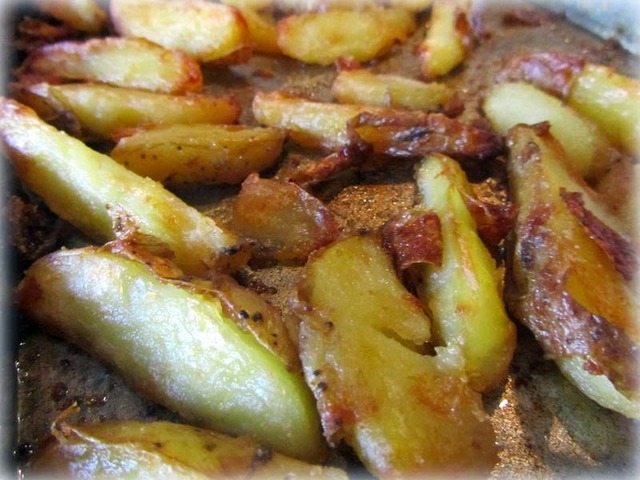 Uunissa paistetut perunat eli roast potatoes