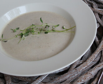 Kermainen sienikeitto suppilovahveroista / Creamy Mushroom Soup from Funnel Chanterelles