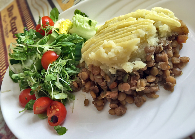 Lentil farmer's pie (eli vegaanin shepherd's pie)