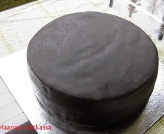 Yksinkertainen, musta kakku