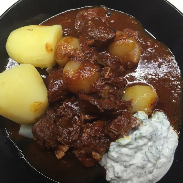 STIFADO, kreikkalainen lihapata