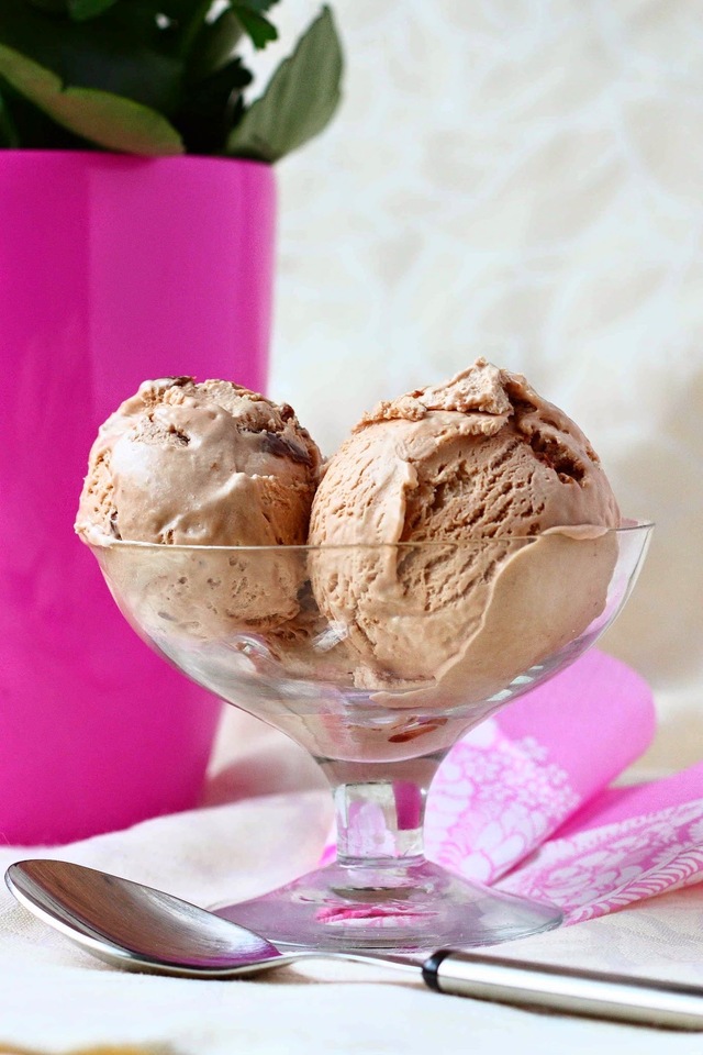 Helppo pähkinä-suklaajäätelö (ilman jäätelökonetta)