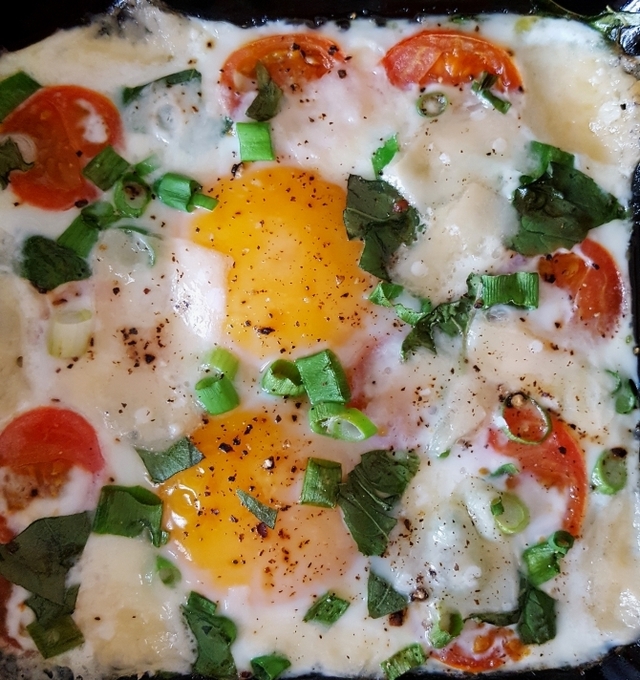 Uunimunat italialaisittain – Italian-style baked eggs