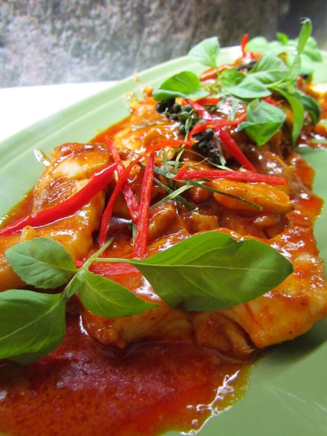 CHOO CHEE PLA, kalaa punaisessa curryssa