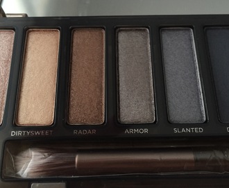 Urban Decay Naked Smoky-luomiväripaletti:  savuna ilmaan vai nakua täydellisyyttä?