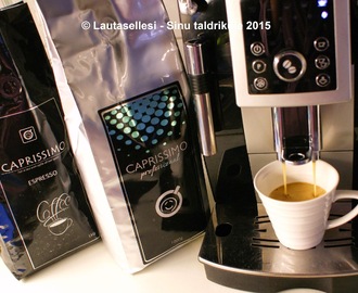 Testissä KahviKaverin kahvit ja karviais-mustaherukkapiiras – Testimisel KohviSemu kohvid ja tikri-mustsôstrakook