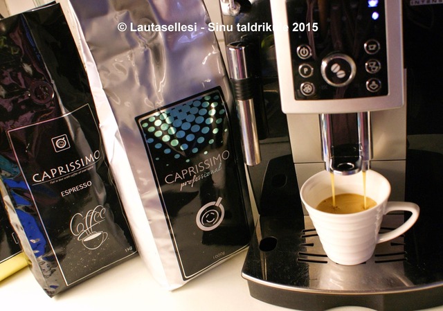 Testissä KahviKaverin kahvit ja karviais-mustaherukkapiiras – Testimisel KohviSemu kohvid ja tikri-mustsôstrakook