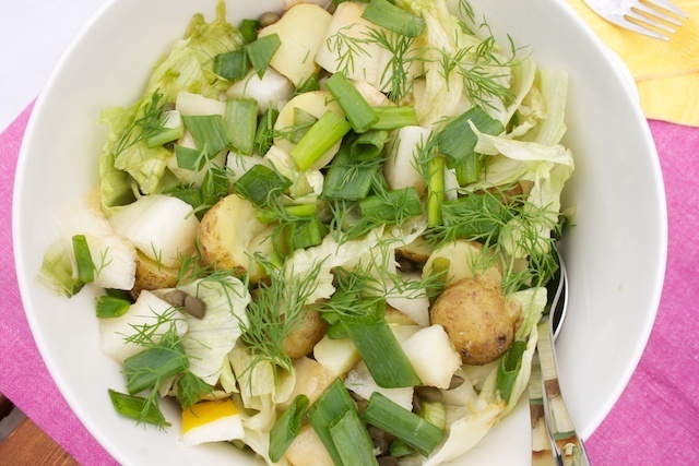 Paras perunassalaatti kesäpöytään: raikas meloni-perunasalaatti