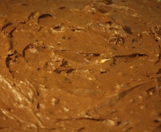 Suklaa brownie kinuskikuorrutteella
