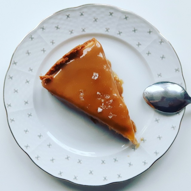 Salted Caramel Cheese cake Pie (Suolakinuskijuustokakku)