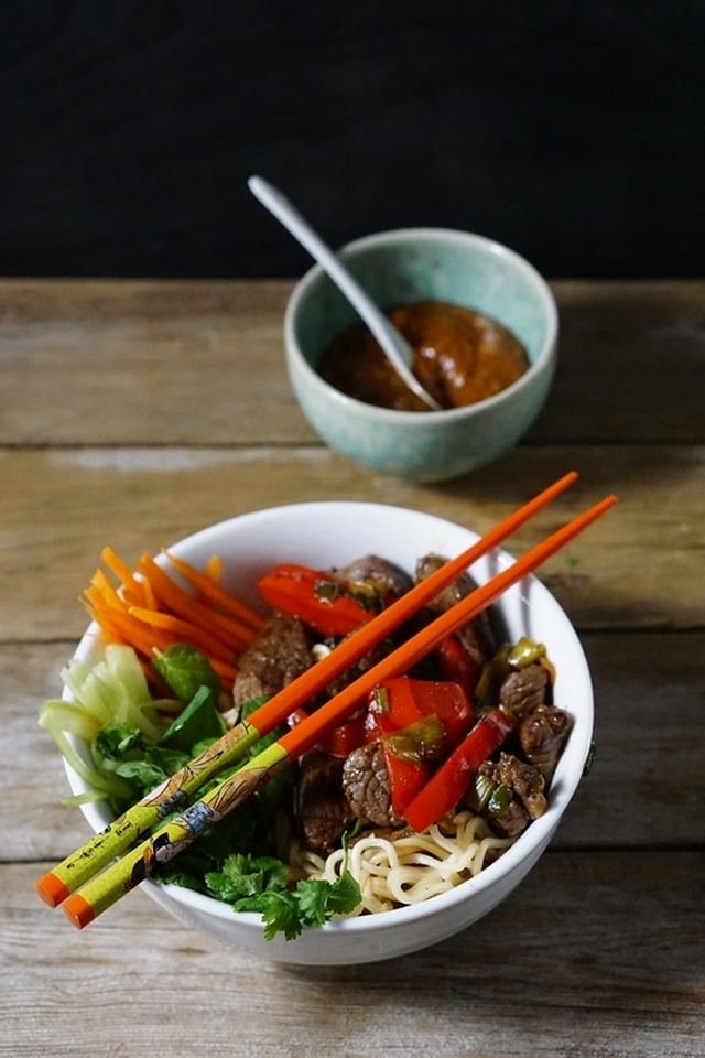 Vietnamilaiset paistikulhot / Vietnamese beef bowls