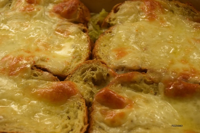 Lämmittävä kaalikeitto uunissa: Zuppa alla valdostana - leipäkeitto Valle d'Aostan tapaan