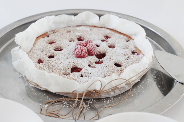 {flat} rasberry cake