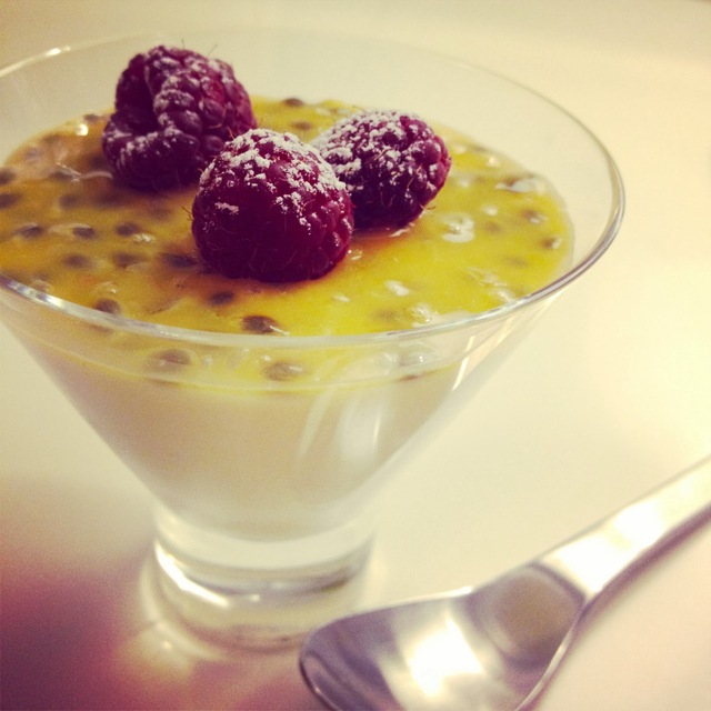 Passion panna cotta ja lemon curd