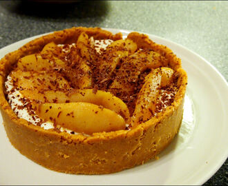 päärynä"banoffee" eli toffee pear tart.