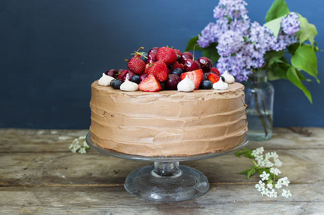 Kakku kesäjuhliin: gluteeniton suklaamarenkikakku