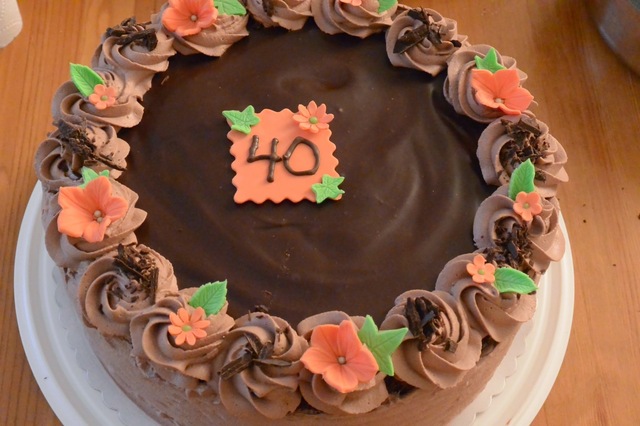 Suklaatäytekakku 40-vuotisjuhliin