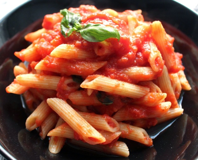 PASTA AL SUGO DI POMODORO eli PERINTEINEN TOMAATTIKASTIKEPASTA